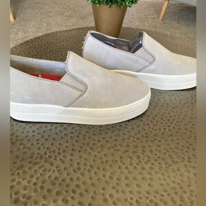 Skecher Street Rise-It Women Platform Sneakers. Light grey (suede-like). Size 8.